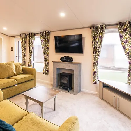 Waterfall Luxmy With Hot Tub Lodge