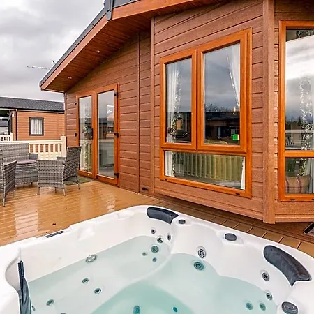 Acres With Hot Tub Lodge York