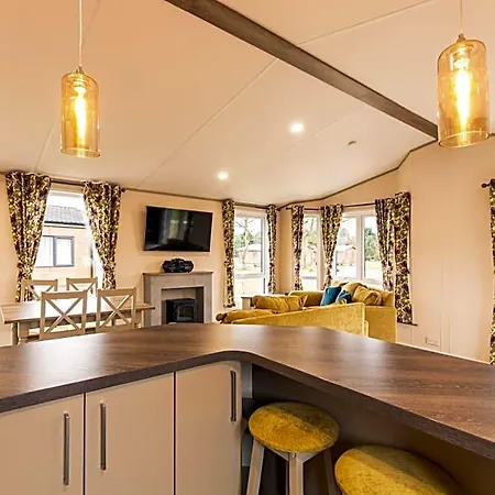 Lodge Acres With Hot Tub York