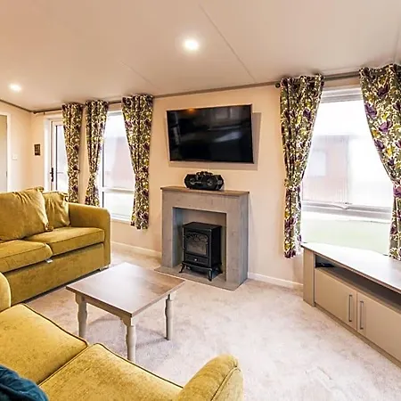 Acres With Hot Tub Lodge York