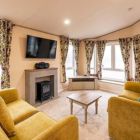 Acres With Hot Tub Lodge *