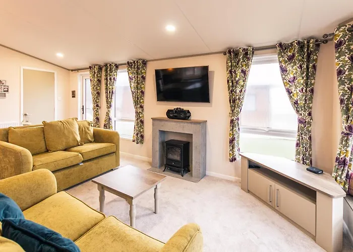 Waterfall Luxmy With Hot Tub Lodge