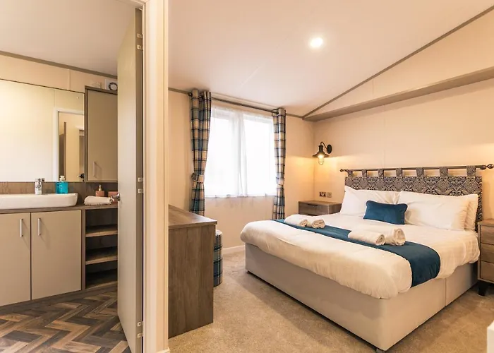 Lodge Waterfall Luxmy With Hot Tub