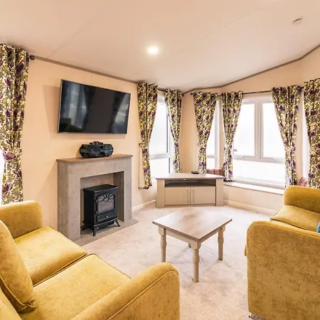 Waterfall Luxmy With Hot Tub Domek letniskowy *